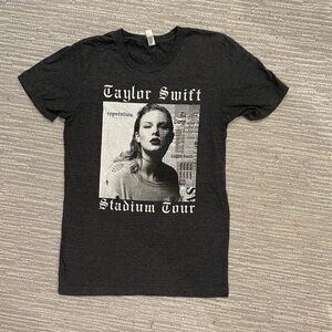Taylor Swift Reputation Tour T-shirt size Small
